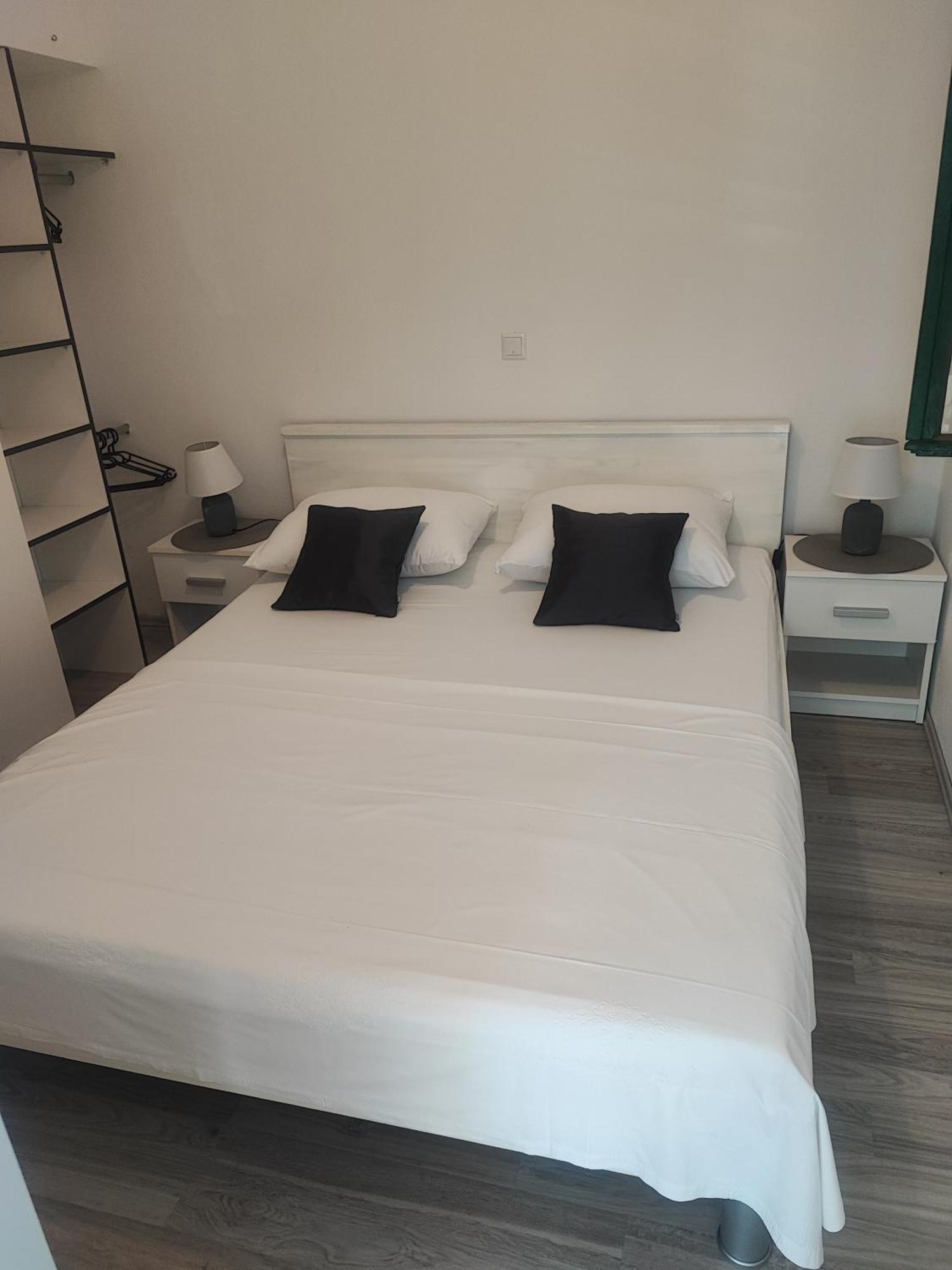 Apartment Mari Ostrvica Extérieur photo